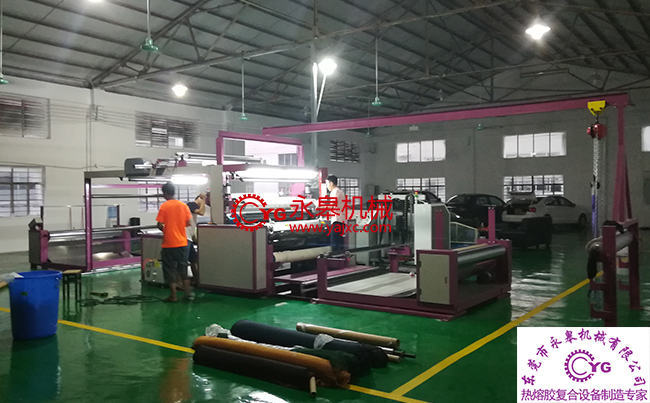 PUR熱熔膠復(fù)合機客戶現(xiàn)場